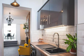 Easton Gem - Two Bedroom with Courtyard